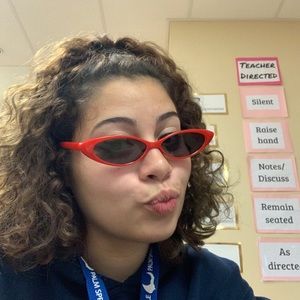 Meet your Posher, Caitlin